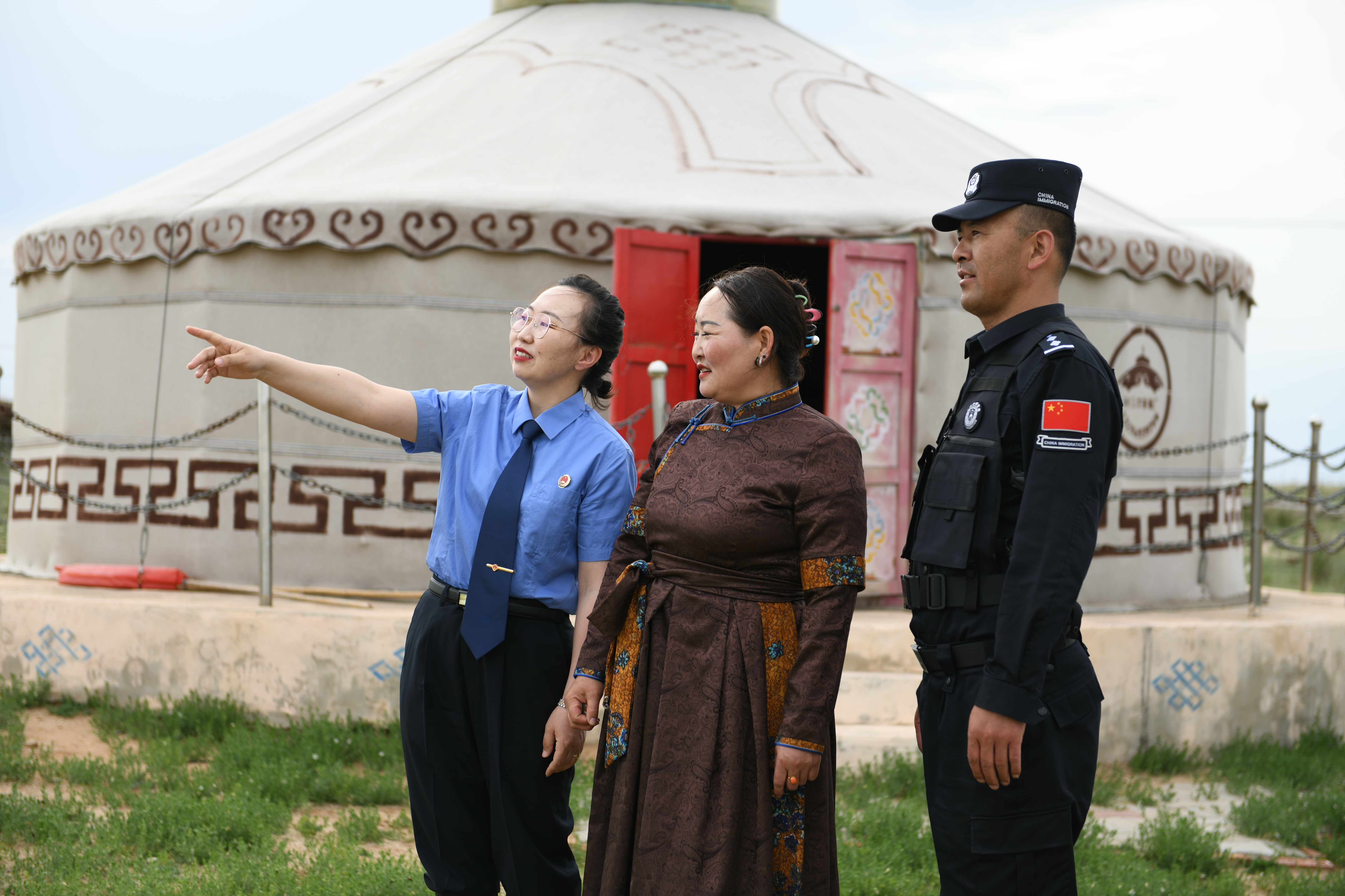 “马背巡边守正义 检察丹心护国门” ——达茂联合旗人民检察院联合护边员队伍、边境派出所开展联合巡边活动