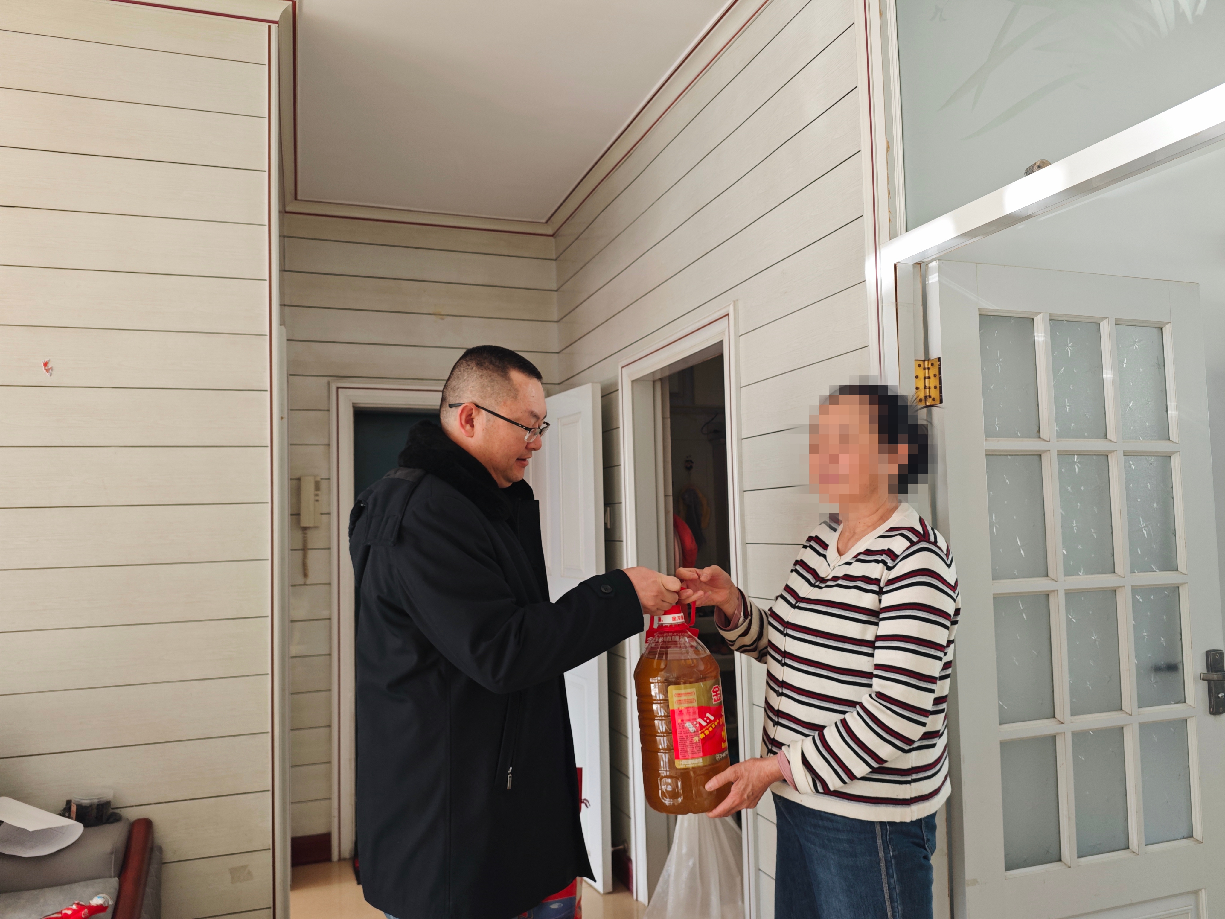 司法救助重长效  检察回访续温情